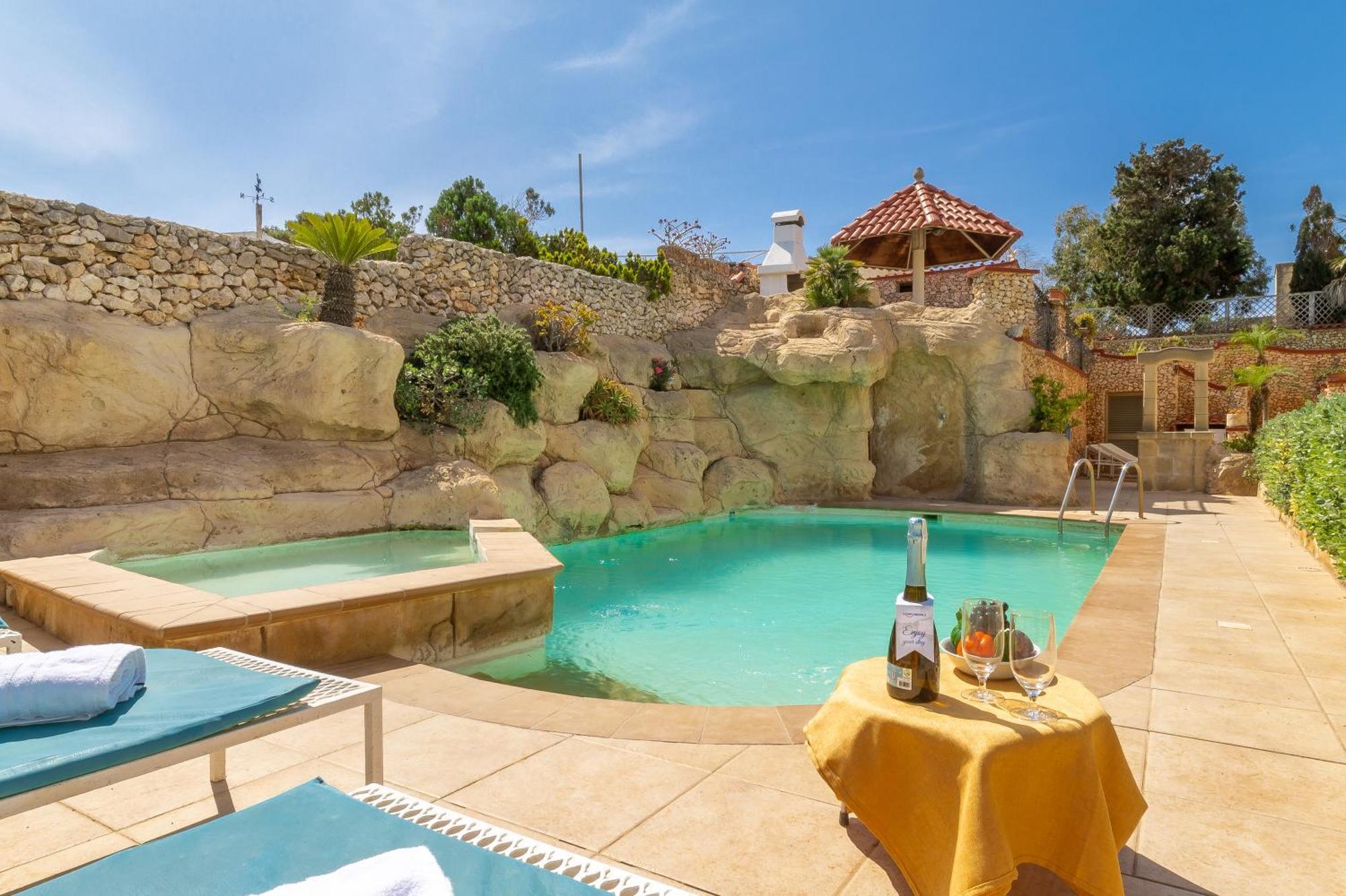 Villa & Pool Apartments In Mellieha Bay Exterior foto